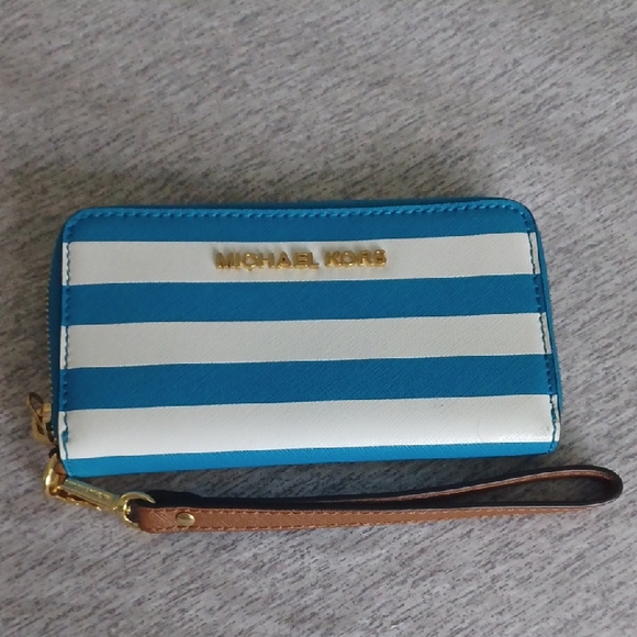 SOLD 12/25 !! - Picture 3 of 9